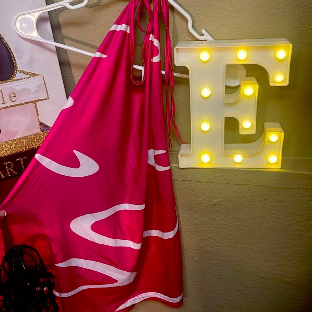 Halter top with tie on the neck